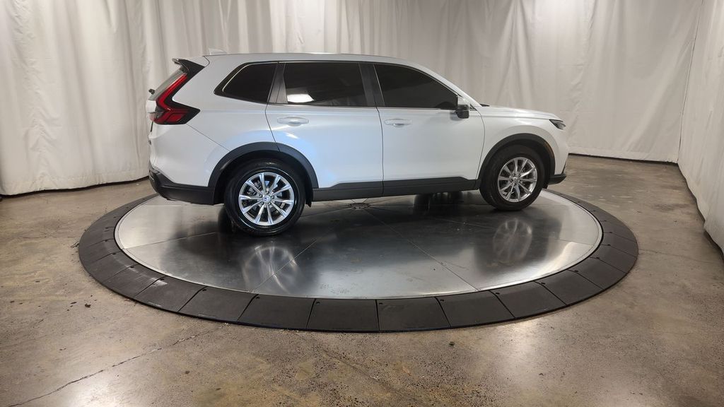 Vehicle image 5 of 32