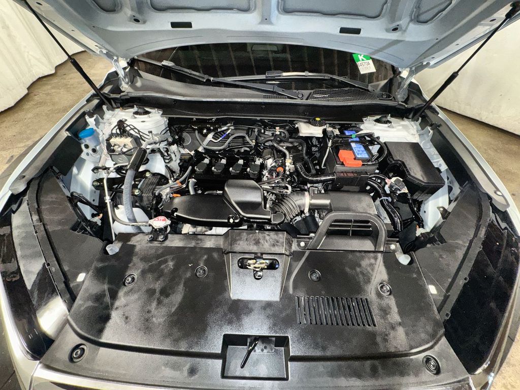 Vehicle image 8 of 32