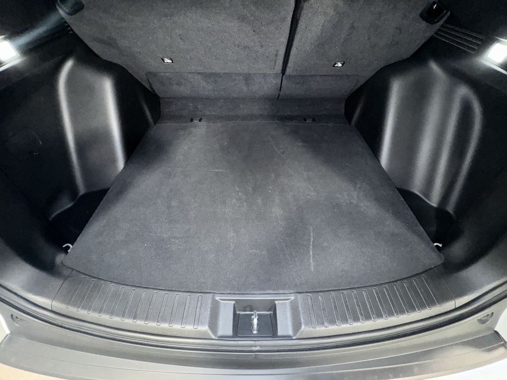 Vehicle image 14 of 32