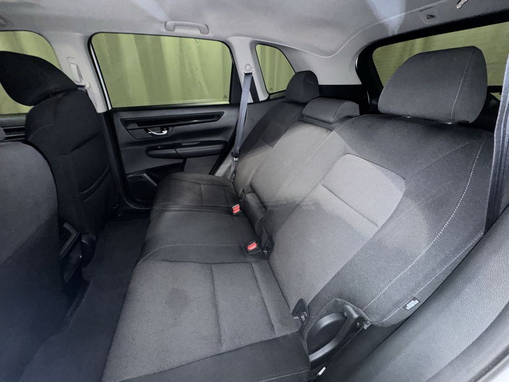 Vehicle image 17 of 32