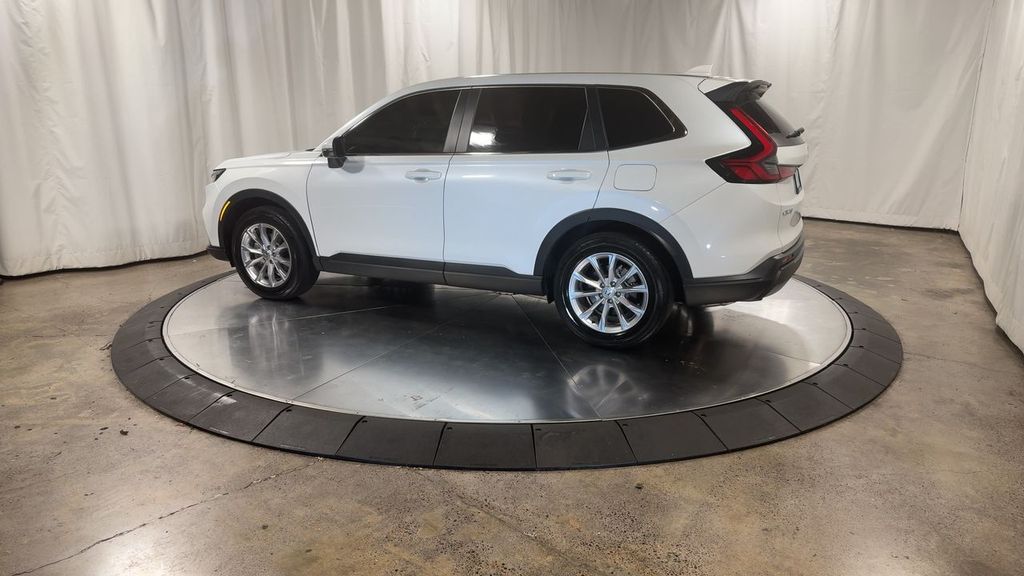 Vehicle image 7 of 32