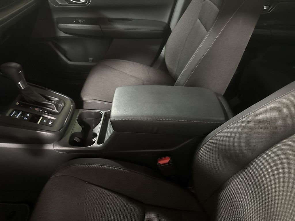 Vehicle image 24 of 32