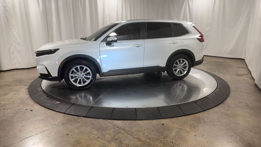 Vehicle image 3 of 32