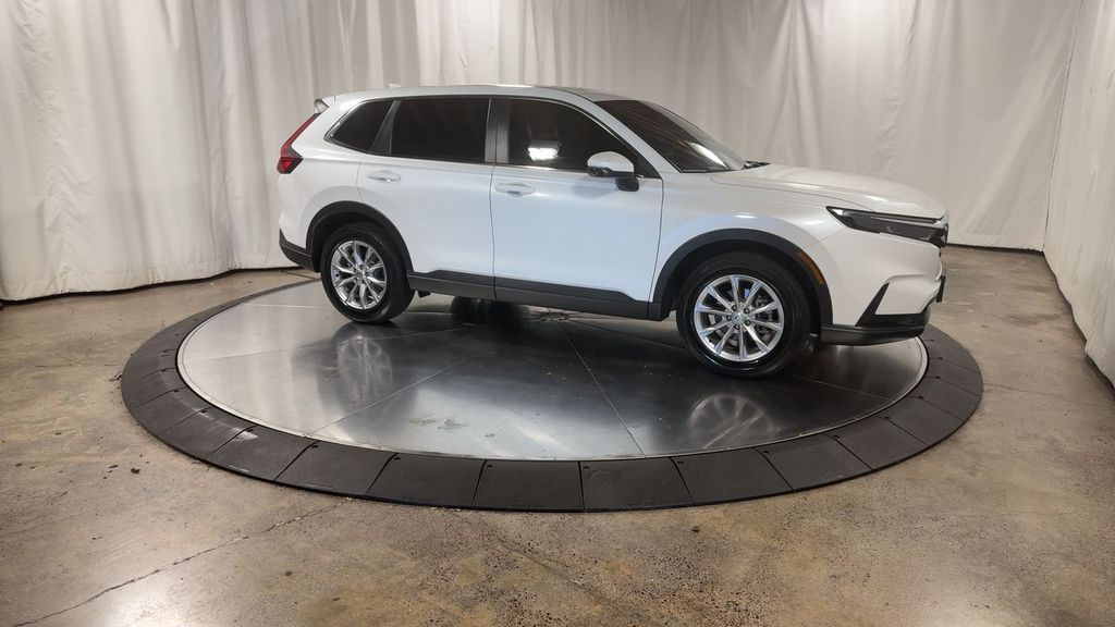 Vehicle image 4 of 32