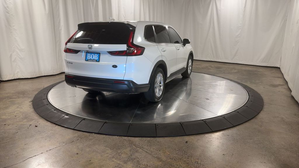 Vehicle image 6 of 32