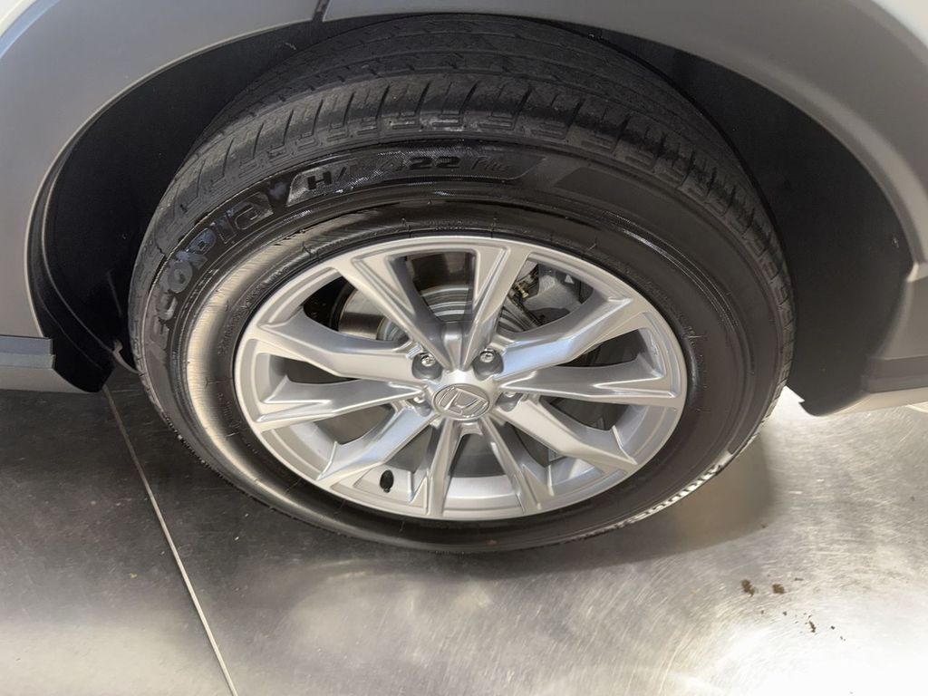 Vehicle image 9 of 32