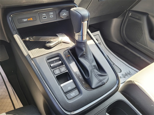 Vehicle image 23 of 27