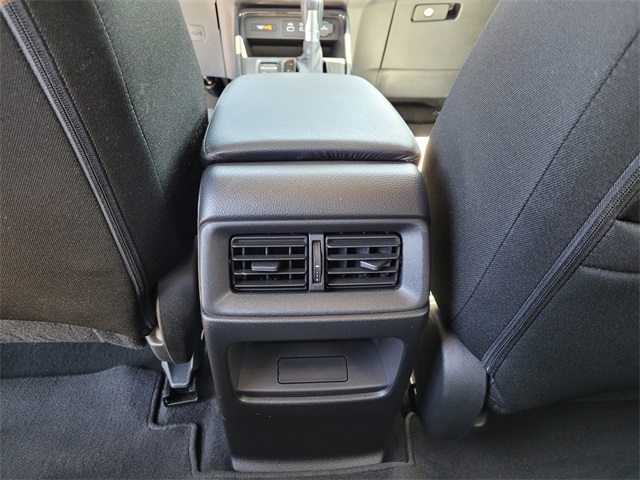 Vehicle image 17 of 27