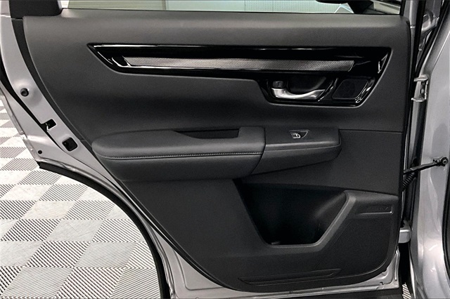 Vehicle image 27 of 38