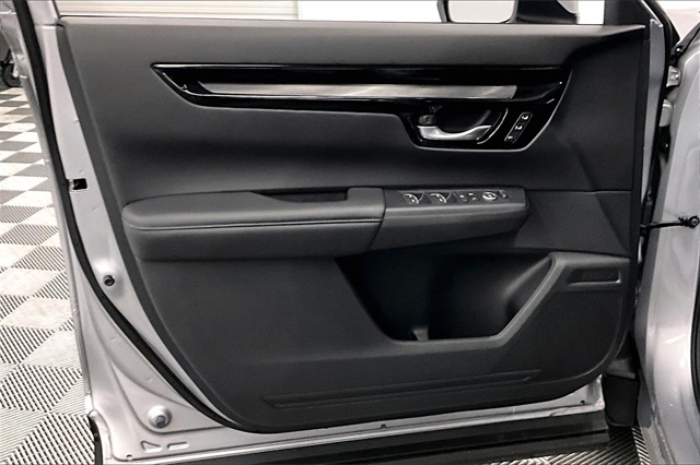 Vehicle image 26 of 38