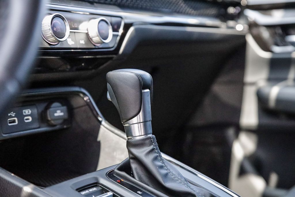 Vehicle image 23 of 33