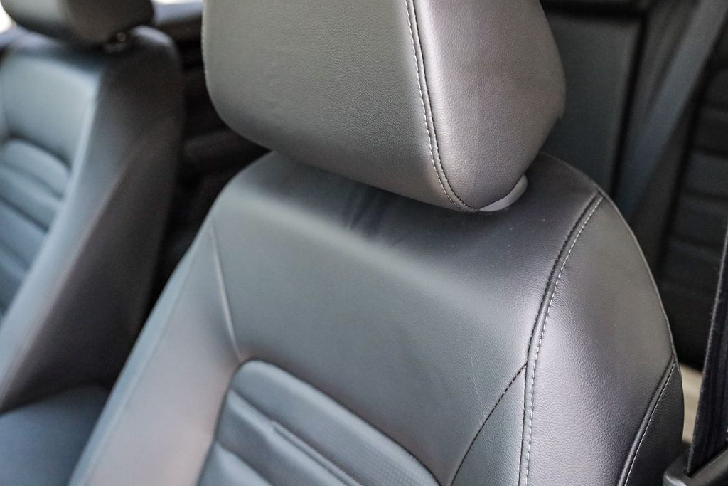 Vehicle image 21 of 33