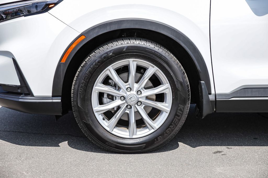 Vehicle image 9 of 33