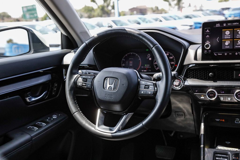 Vehicle image 15 of 33
