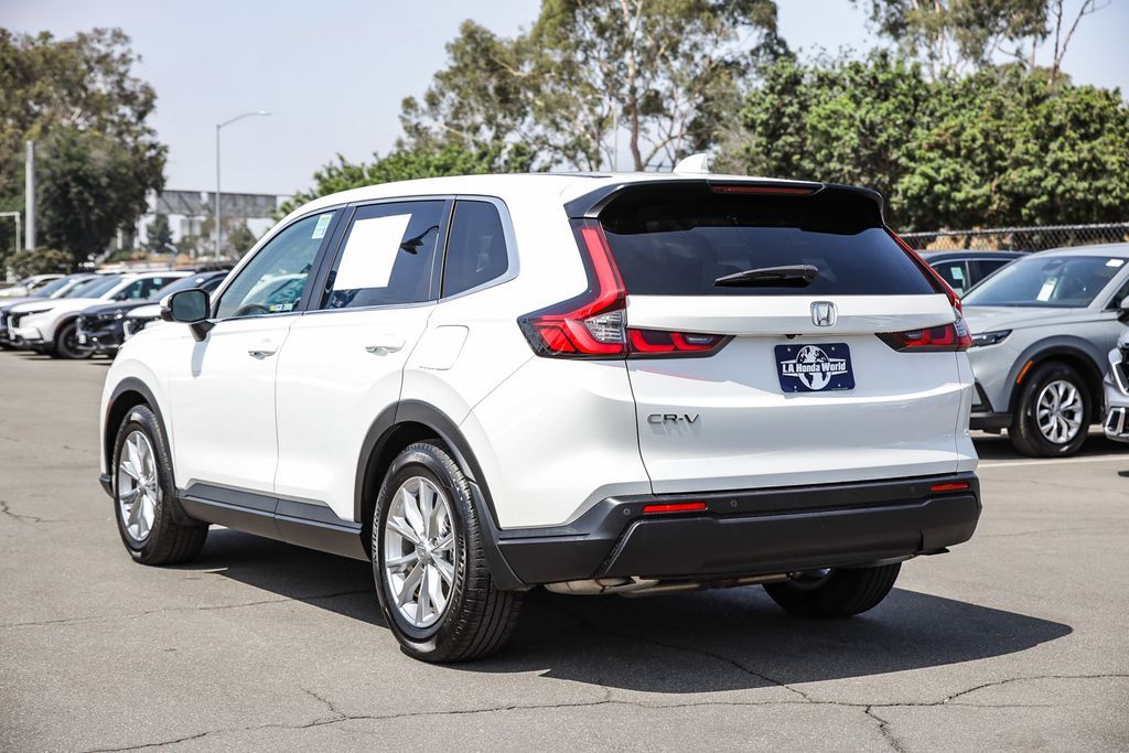 Vehicle image 6 of 33
