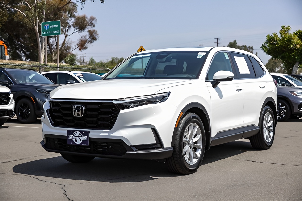 Vehicle image 28 of 33