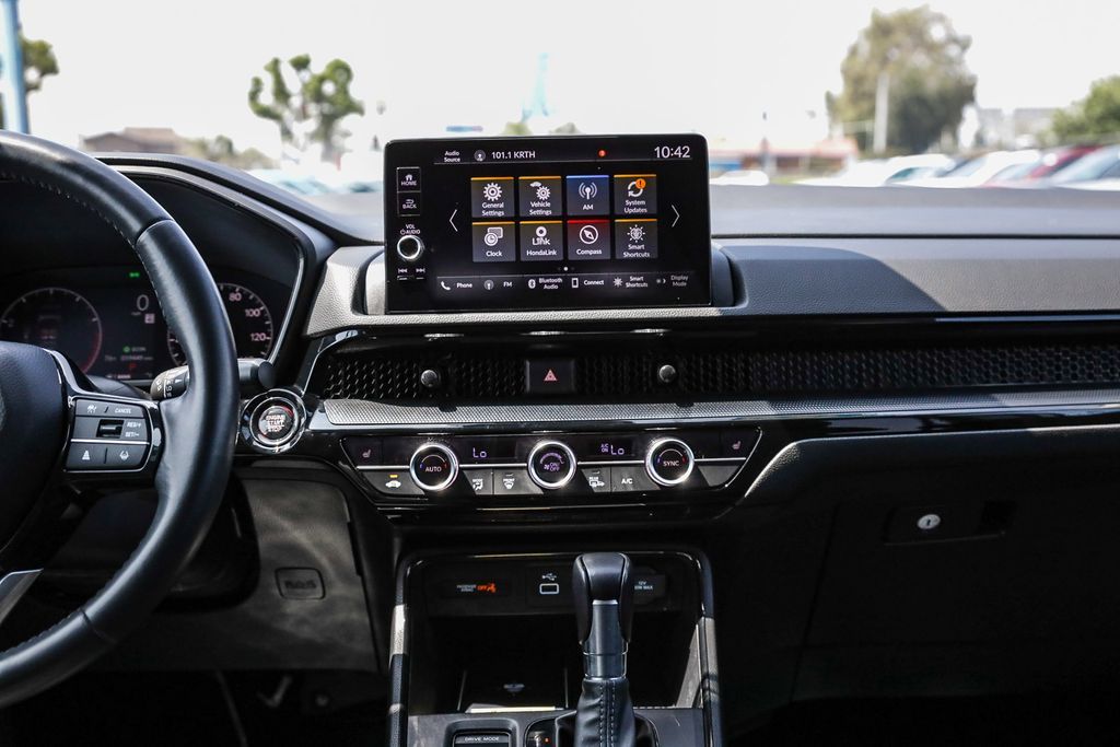 Vehicle image 13 of 33