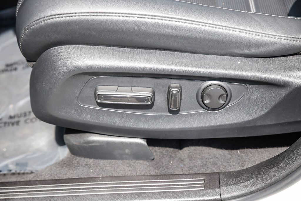 Vehicle image 20 of 33