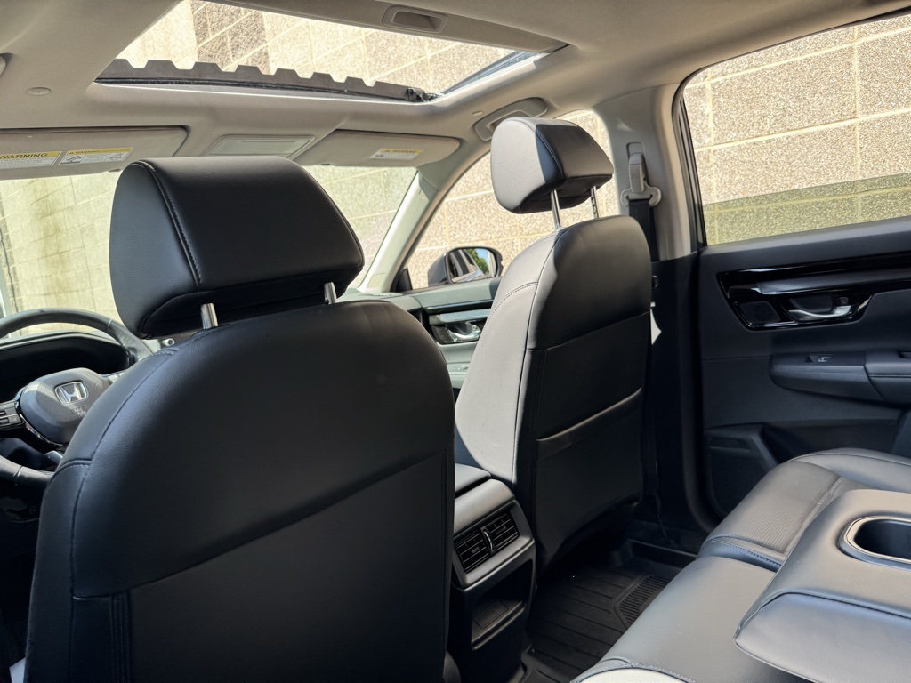 Vehicle image 25 of 52