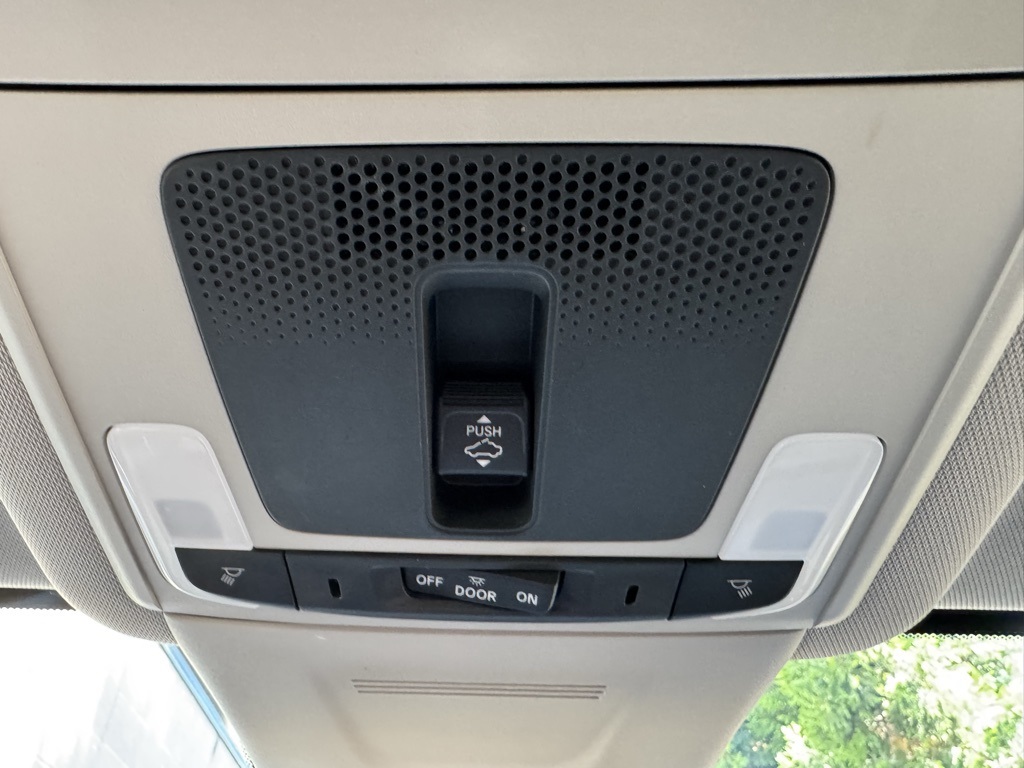 Vehicle image 50 of 52