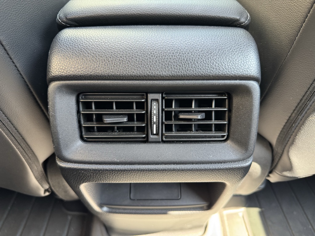 Vehicle image 37 of 52