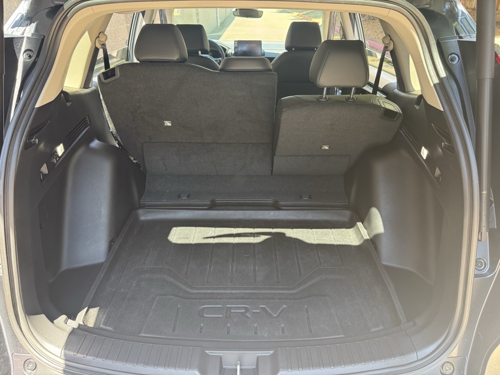 Vehicle image 17 of 52