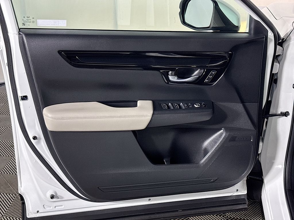 Vehicle image 12 of 26