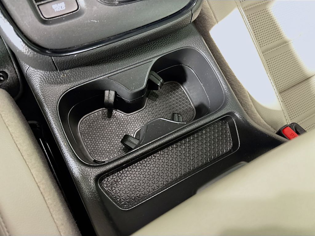 Vehicle image 17 of 26