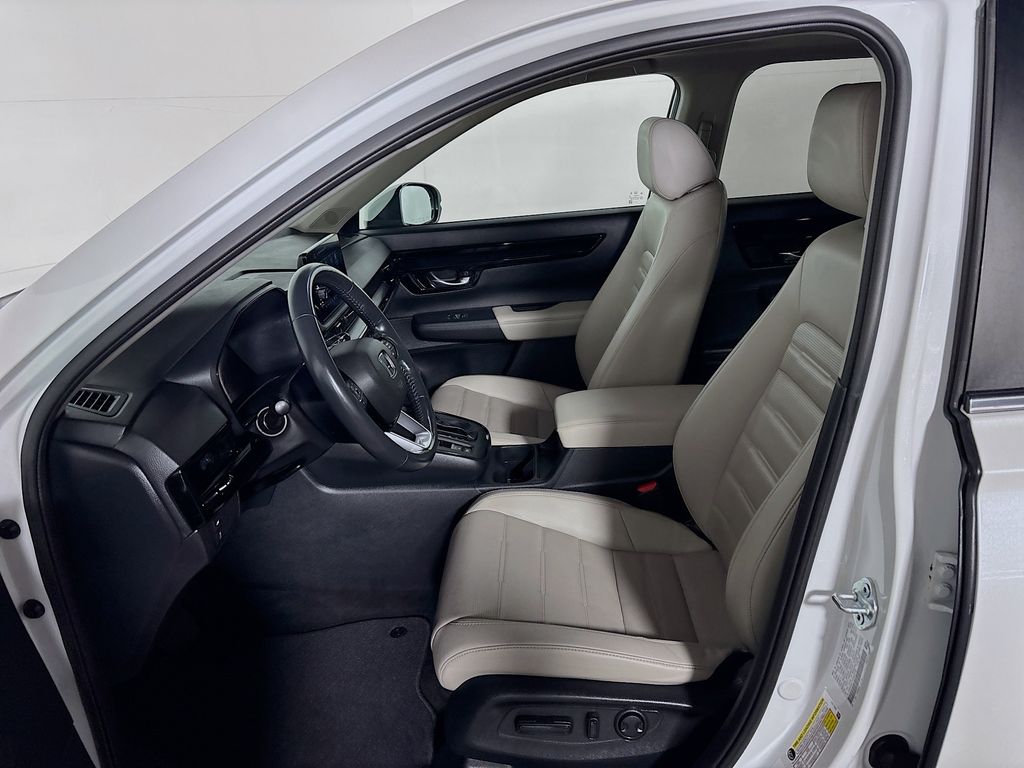 Vehicle image 13 of 26