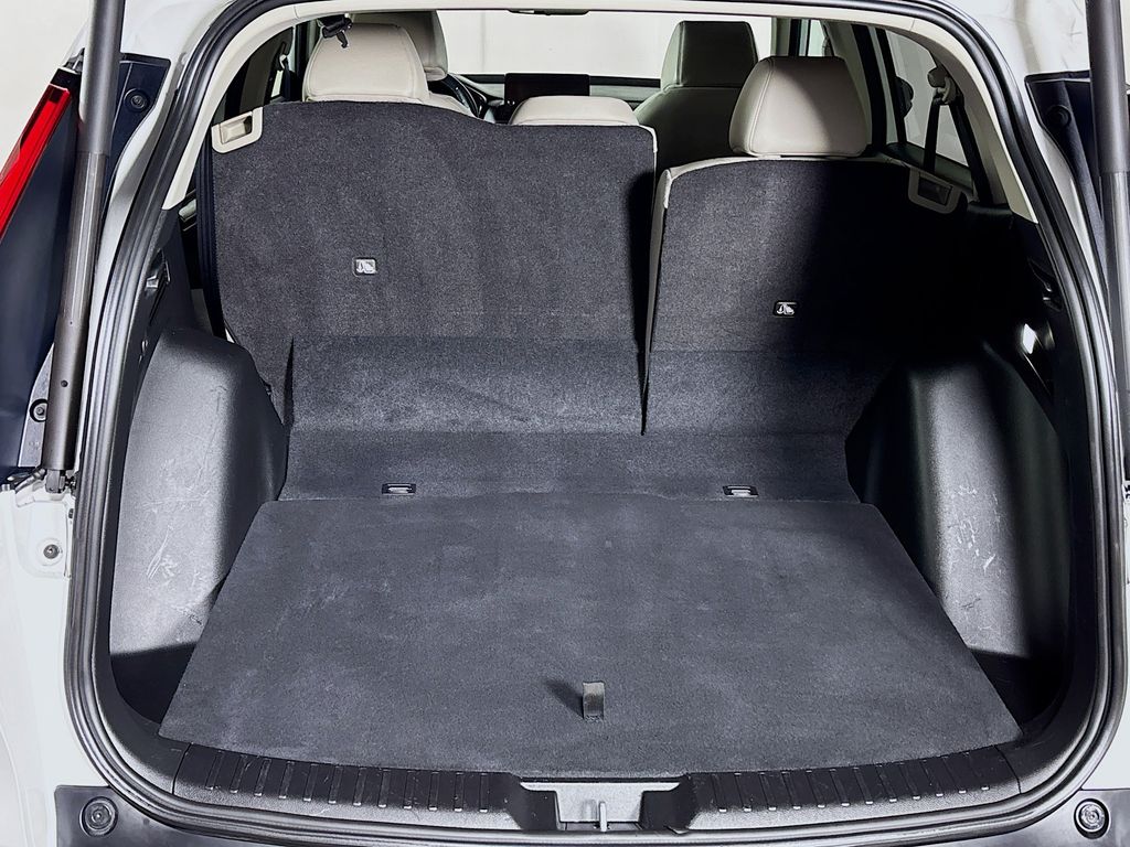 Vehicle image 23 of 26