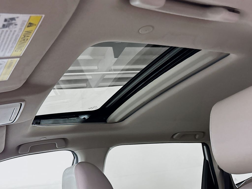 Vehicle image 20 of 26