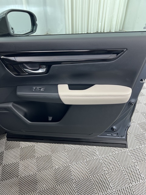 Vehicle image 17 of 18