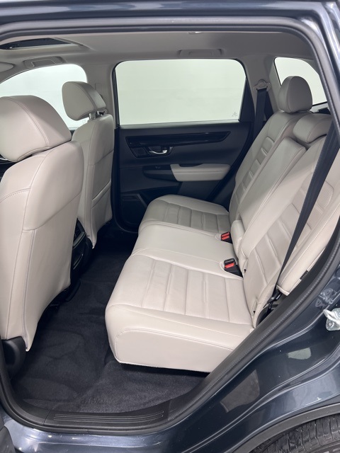Vehicle image 13 of 18