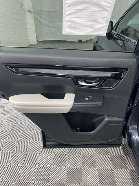 Vehicle image 12 of 18