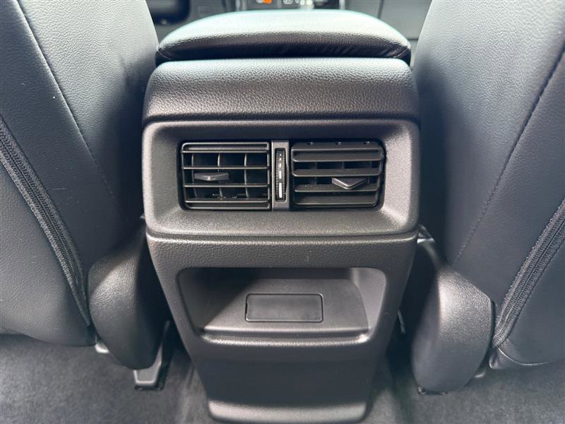 Vehicle image 27 of 35