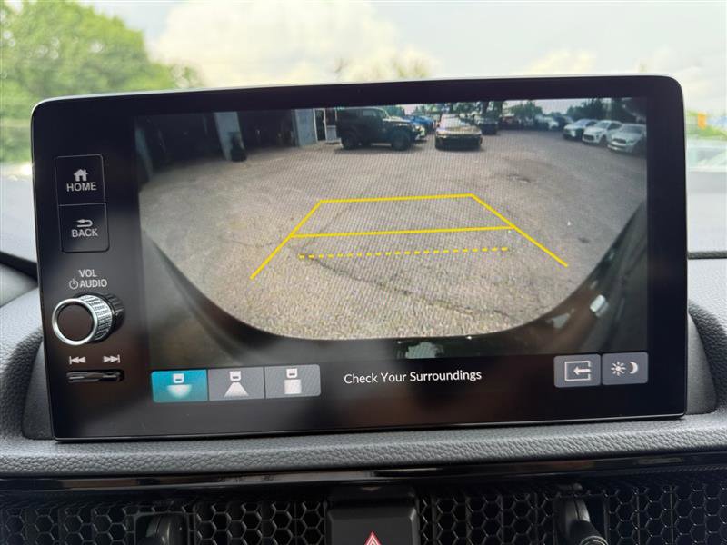 Vehicle image 21 of 35