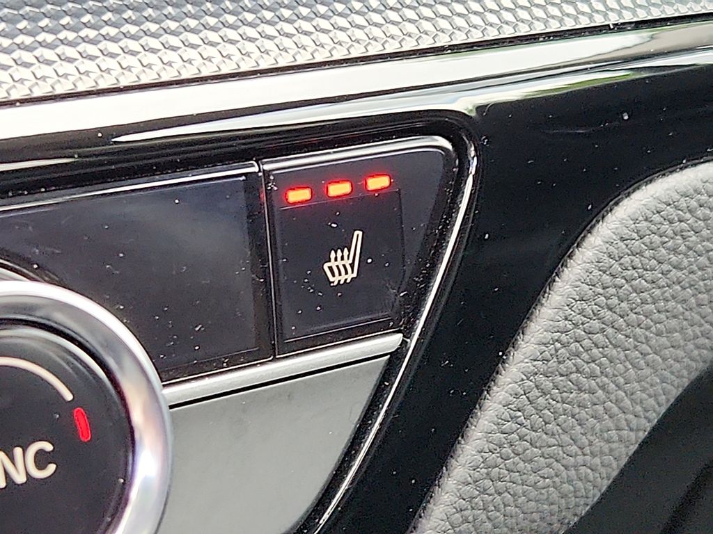Vehicle image 23 of 30