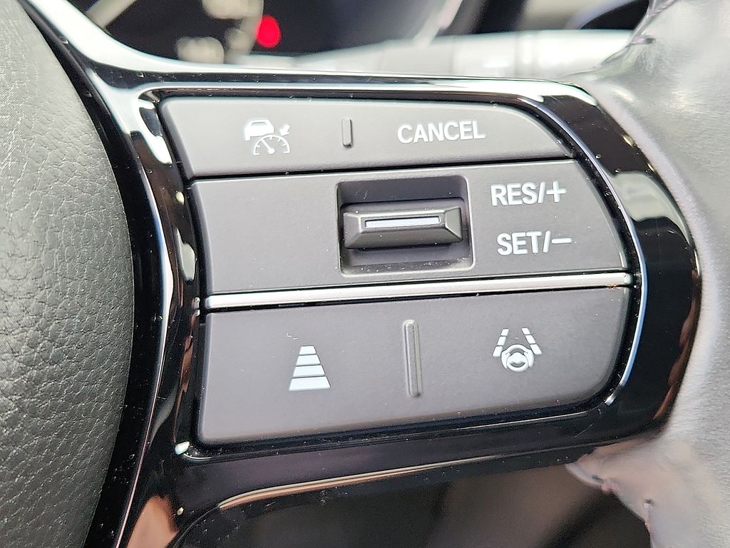 Vehicle image 22 of 30