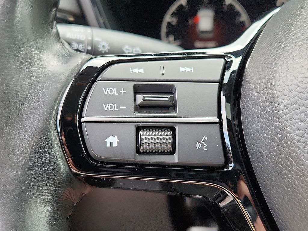 Vehicle image 21 of 30