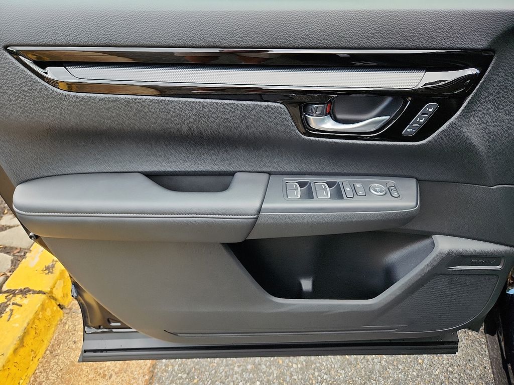 Vehicle image 12 of 30