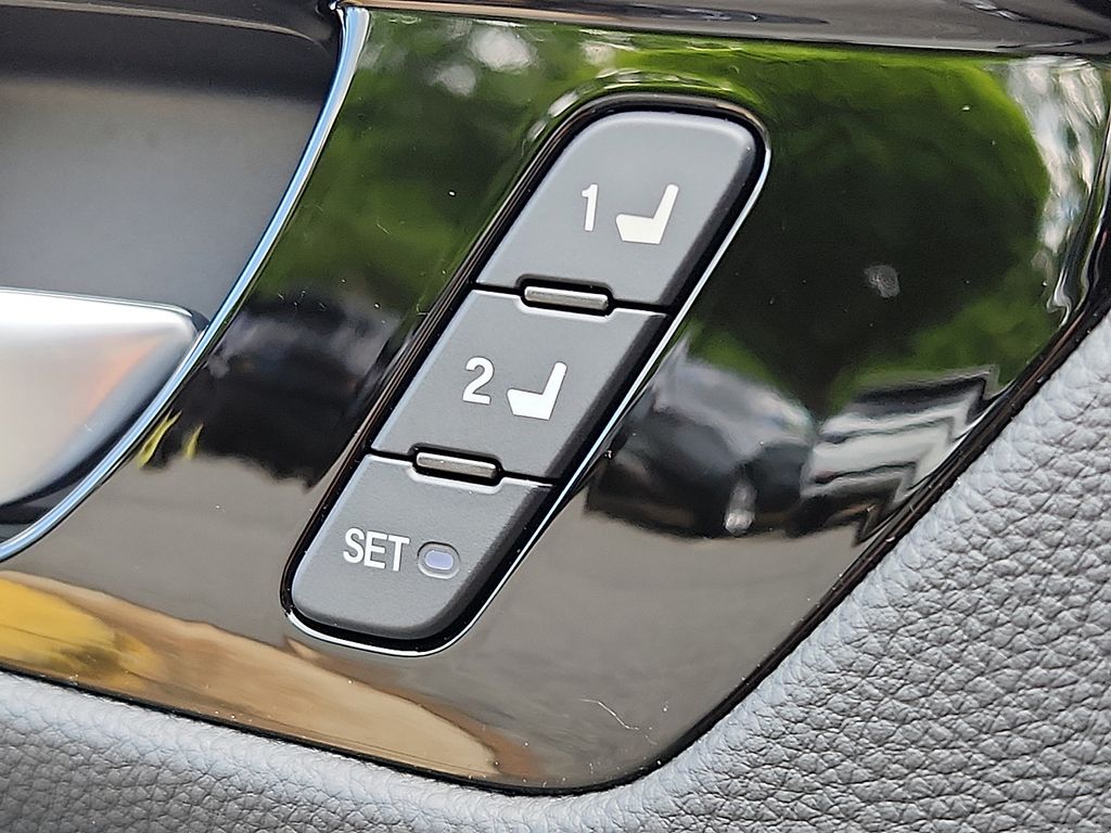 Vehicle image 26 of 30