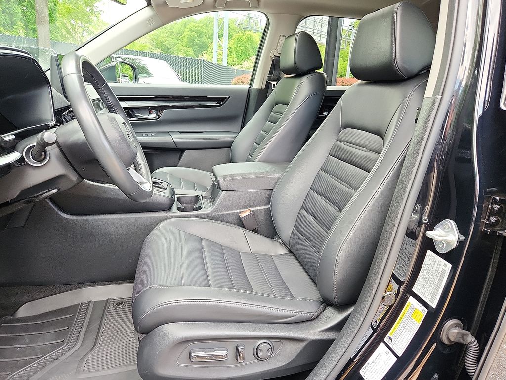 Vehicle image 13 of 30