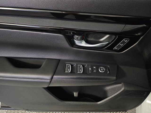 Vehicle image 24 of 30
