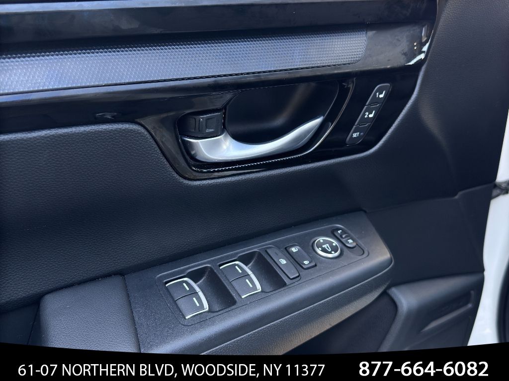 Vehicle image 23 of 31