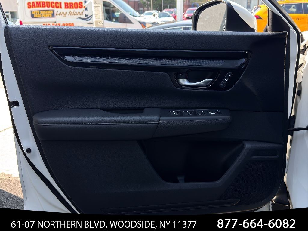 Vehicle image 24 of 31