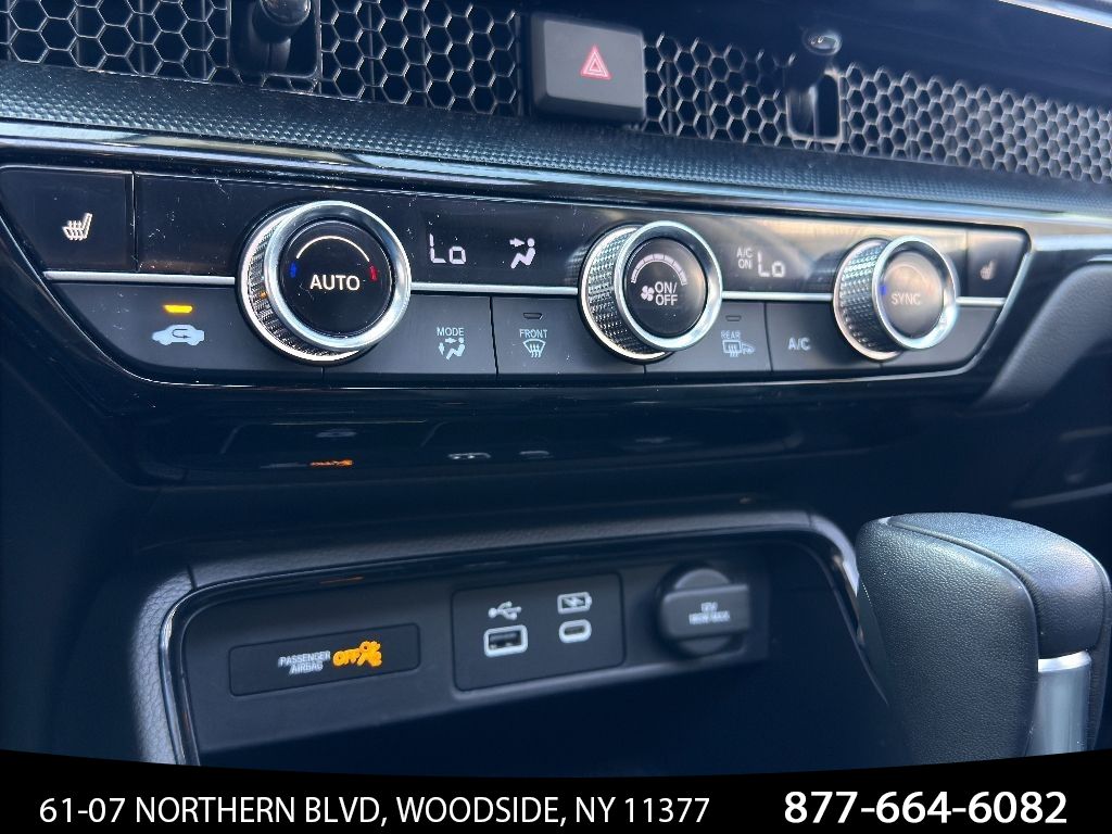 Vehicle image 26 of 31