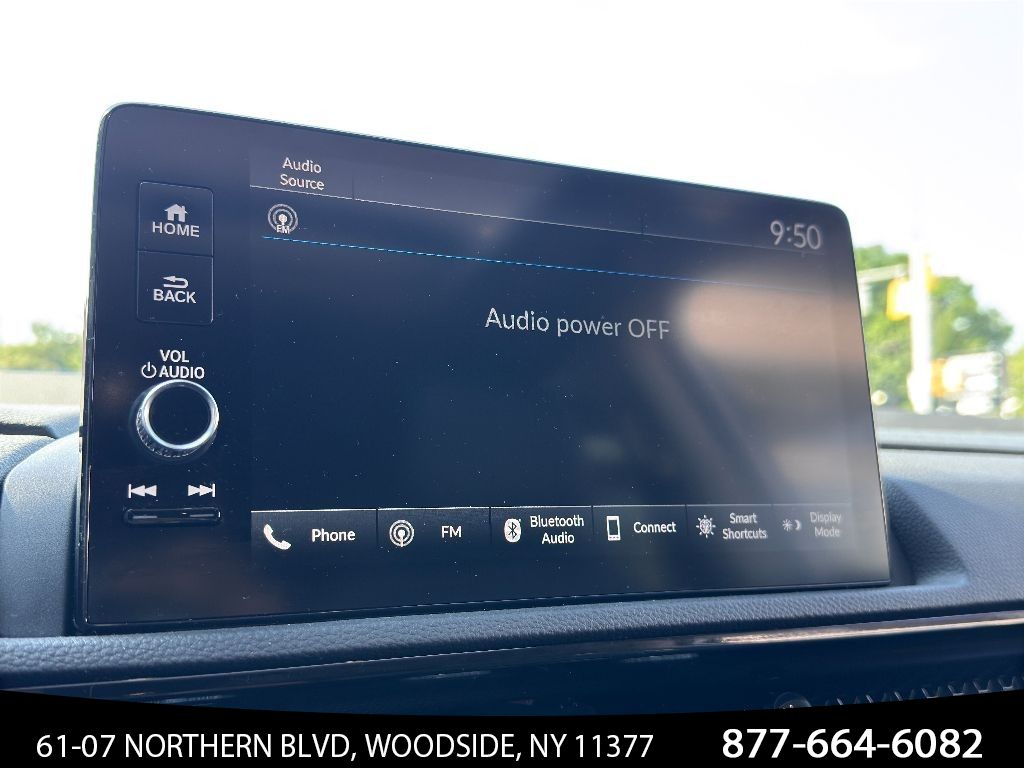 Vehicle image 21 of 31