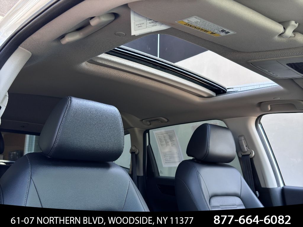 Vehicle image 14 of 31