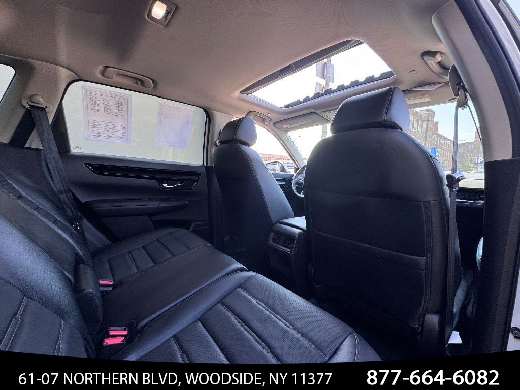 Vehicle image 13 of 31