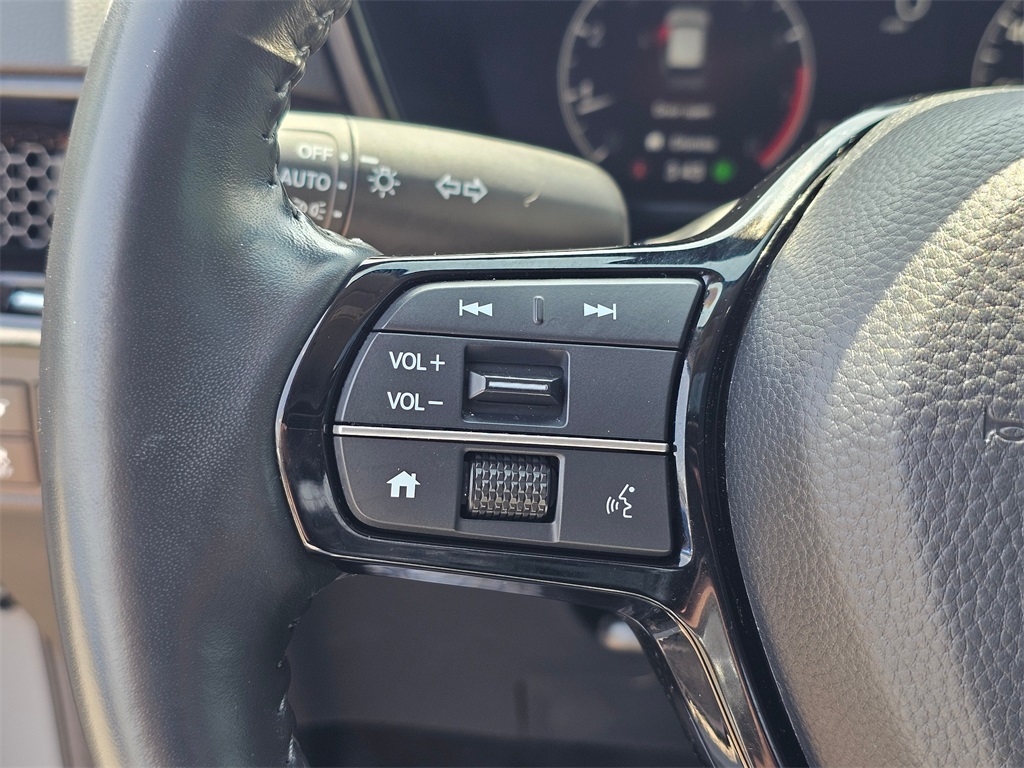 Vehicle image 27 of 34